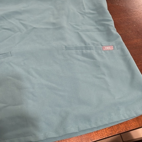 Figs Casma Three-Pocket Scrub Top™ - Picture 5 of 5